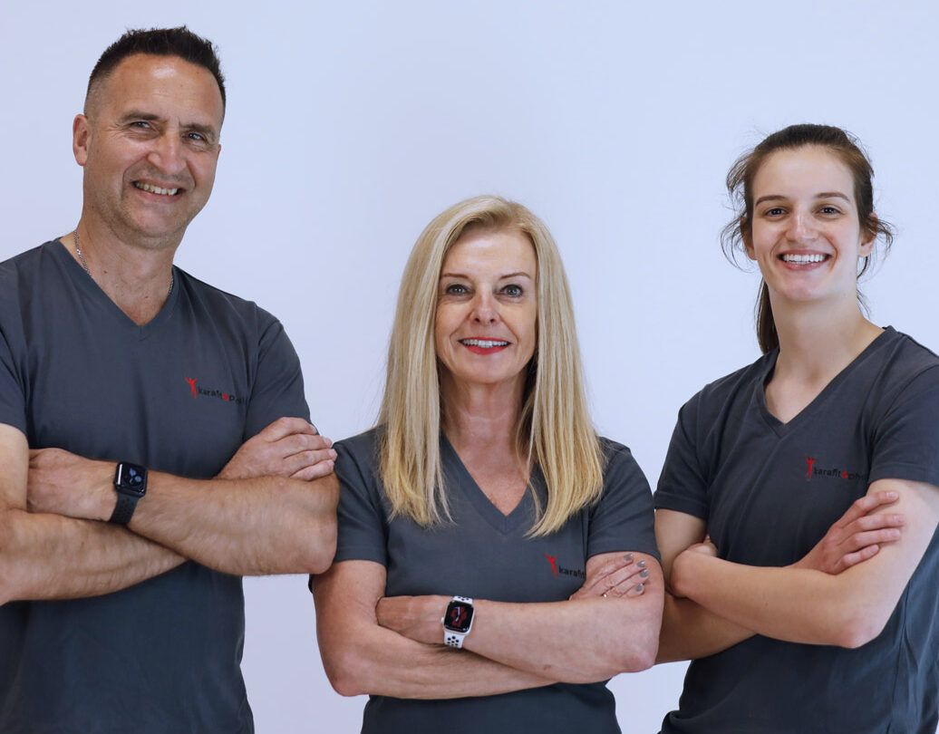 Mitarbeiter Christos Karavassilis, Gabriele Karavassilis und Melina Karavassilis.